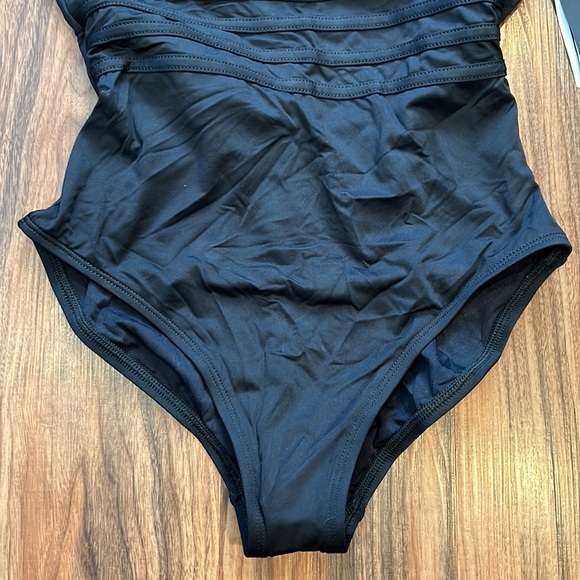 La Blanca Island Goddess Multi Strap Cross-Back One Piece - Picture 5 of 14